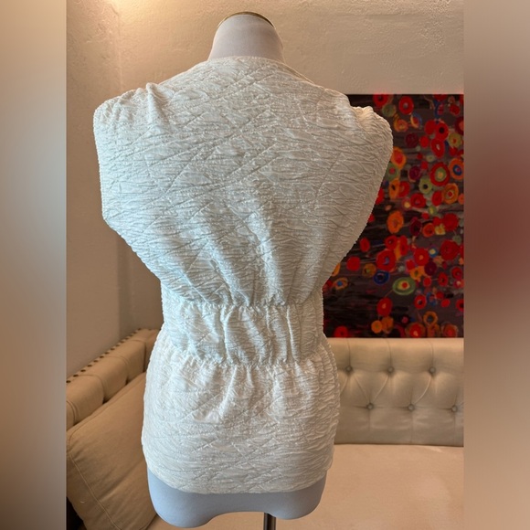 GOOD AMERICAN V-NECK TOP In White - Picture 4 of 7